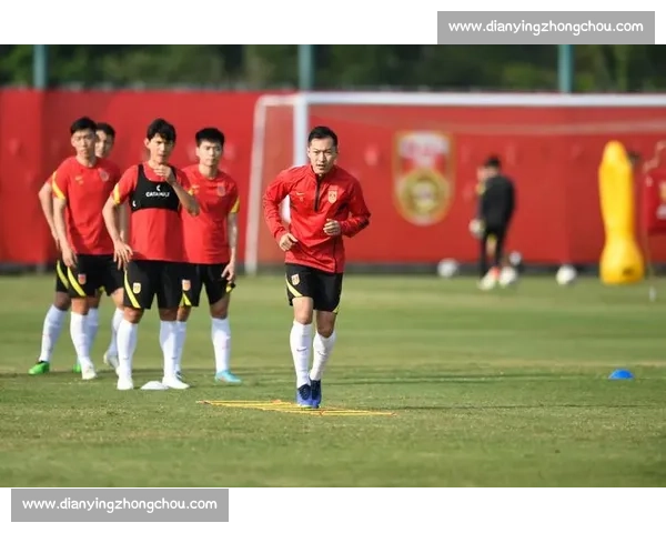 华夏杯足球赛事激烈角逐 汇聚顶级球队展现足球激情与实力 华夏杯足球赛事激烈角逐 汇聚顶级球队展现足球激情与实力