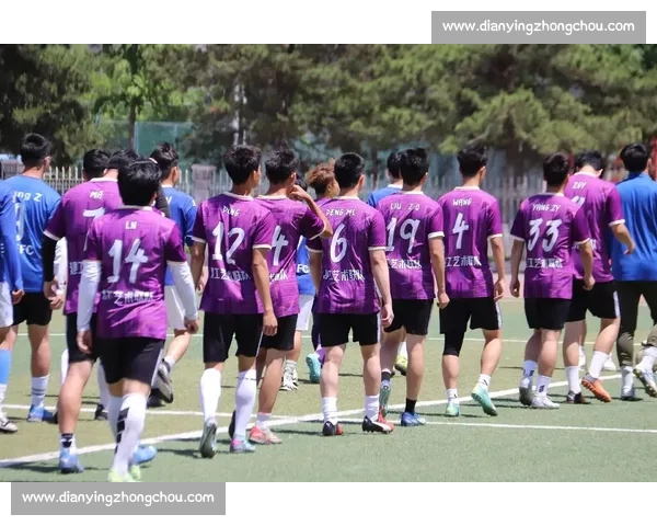 大学生激情绿茵赛场精彩对决燃爆校园足球氛围 大学生激情绿茵赛场精彩对决燃爆校园足球氛围